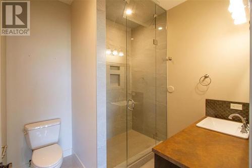 5071 Lipkovits Road, Kelowna, BC - Indoor Photo Showing Bathroom