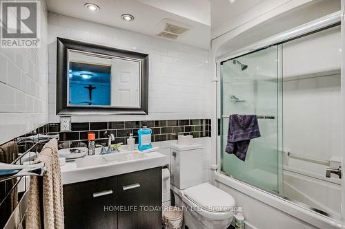275 Farley Dr, Guelph, ON - Indoor Photo Showing Bathroom