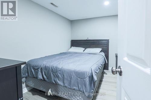 6560 Harmony Ave, Niagara Falls, ON - Indoor Photo Showing Bedroom