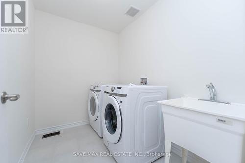 1 Tarrison St, Brantford, ON - Indoor Photo Showing Laundry Room