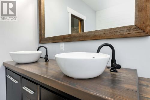 961 Agate Bay Rd, Barriere, BC - Indoor Photo Showing Bathroom