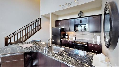 732 C - 700 Bighorn Boulevard, Radium Hot Springs, BC - Indoor Photo Showing Kitchen