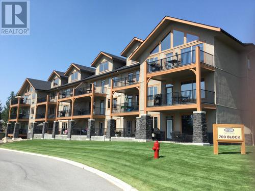 700 Bighorn  Boulevard Unit# 732 C, Radium Hot Springs, BC - Outdoor With Balcony With Facade