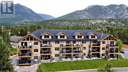 700 Bighorn  Boulevard Unit# 732 C, Radium Hot Springs, BC - Outdoor With Balcony With Facade