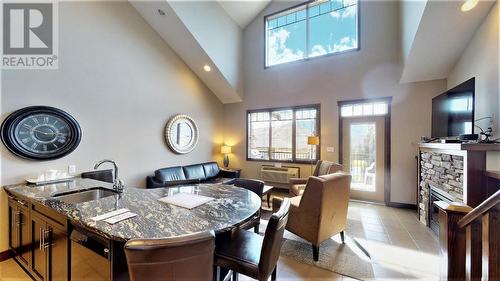 700 Bighorn  Boulevard Unit# 732 C, Radium Hot Springs, BC - Indoor Photo Showing Dining Room