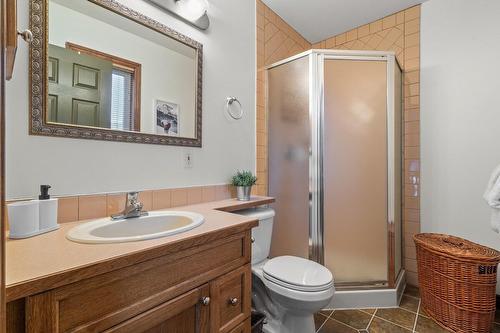 157 - 4904 Ridge Road, Radium Hot Springs, BC - Indoor Photo Showing Bathroom