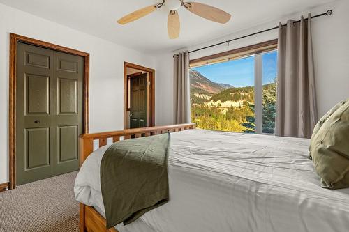 157 - 4904 Ridge Road, Radium Hot Springs, BC - Indoor Photo Showing Bedroom