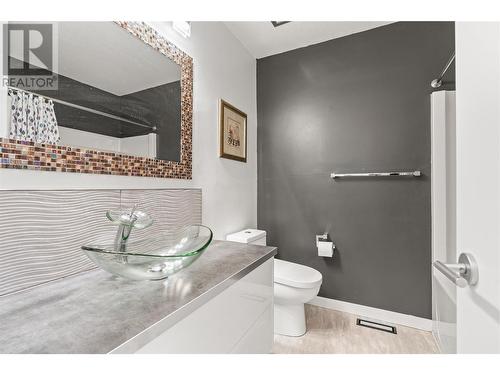 1521 Ross Road, West Kelowna, BC - Indoor Photo Showing Bathroom