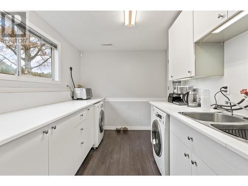 1521 Ross Road, West Kelowna, BC - Indoor Photo Showing Laundry Room