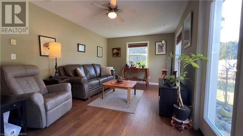 73615 10Th Side Road, West Grey, ON - Indoor Photo Showing Living Room