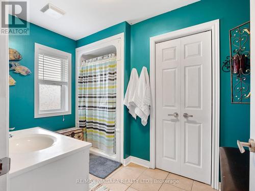 257 Ridge Road S, Fort Erie, ON - Indoor Photo Showing Bathroom
