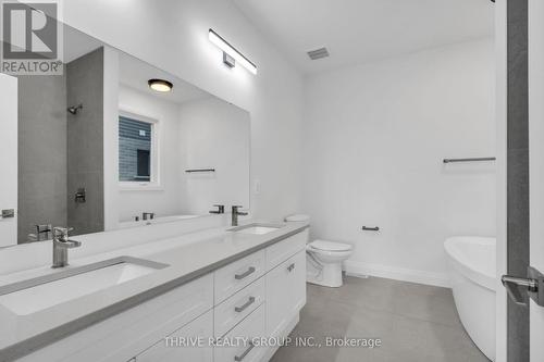 3084 Buroak Dr, London, ON - Indoor Photo Showing Bathroom
