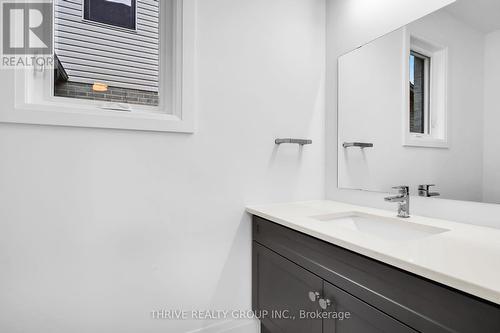 3068 Buroak Dr, London, ON - Indoor Photo Showing Bathroom