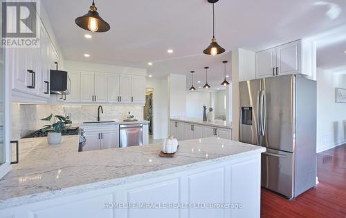 7497 County Rd 91, Clearview, ON - Indoor Photo Showing Kitchen With Upgraded Kitchen