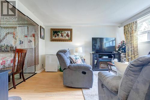 38 Pendeen Ave, Toronto, ON - Indoor Photo Showing Living Room