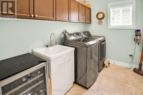 4482 Cinnamon Grve, Niagara Falls, ON - Indoor Photo Showing Laundry Room