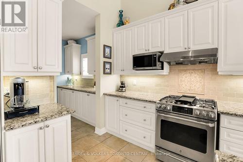 4482 Cinnamon Grve, Niagara Falls, ON - Indoor Photo Showing Kitchen With Upgraded Kitchen