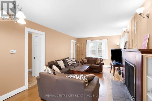 253 Bernard Avenue, London, ON - Indoor Photo Showing Living Room