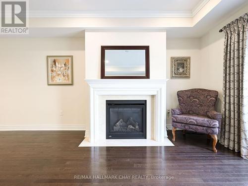 6 Ridge Way, New Tecumseth, ON - Indoor Photo Showing Living Room With Fireplace