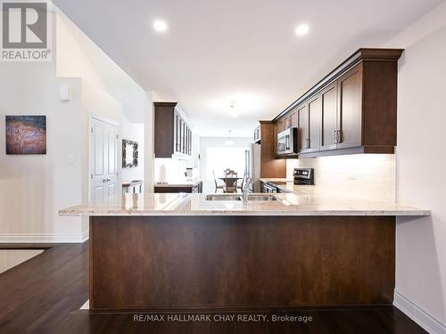 6 Ridge Way, New Tecumseth, ON - Indoor Photo Showing Kitchen With Double Sink