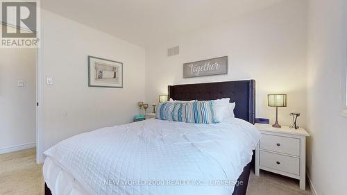 20 Carleton Tr, New Tecumseth, ON - Indoor Photo Showing Bedroom