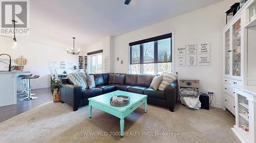 20 Carleton Tr, New Tecumseth, ON - Indoor Photo Showing Living Room