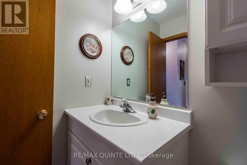 25 Dungannon Drive, Belleville, ON - Indoor Photo Showing Bathroom