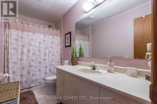 25 Dungannon Dr, Belleville, ON - Indoor Photo Showing Bathroom