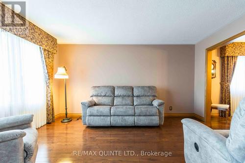 25 Dungannon Drive, Belleville, ON - Indoor Photo Showing Living Room