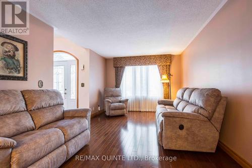 25 Dungannon Drive, Belleville, ON - Indoor Photo Showing Living Room