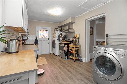 140 Park Avenue, Brantford, ON - Indoor Photo Showing Laundry Room