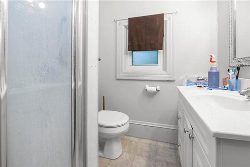 140 Park Avenue, Brantford, ON - Indoor Photo Showing Bathroom