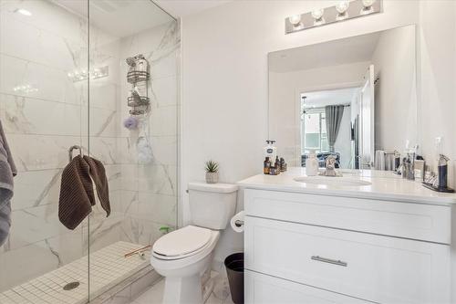 16 Concord Place|Unit #711, Grimsby, ON - Indoor Photo Showing Bathroom