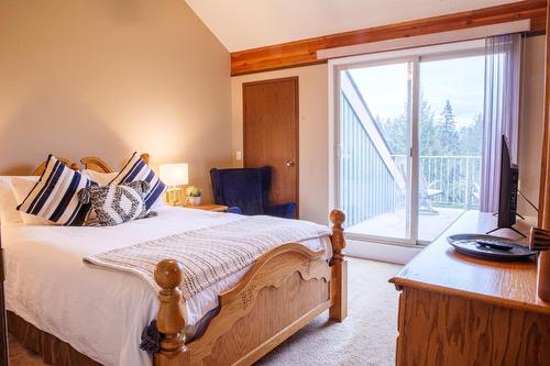 4 - 1492 Akiskinook Road, Windermere, BC - Indoor Photo Showing Bedroom