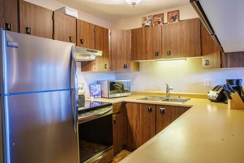 4 - 1492 Akiskinook Road, Windermere, BC - Indoor Photo Showing Kitchen With Double Sink