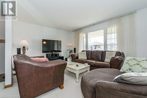 214 Church Street N, Mount Forest, ON - Indoor Photo Showing Living Room