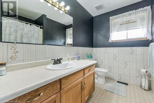 214 Church Street N, Mount Forest, ON - Indoor Photo Showing Bathroom