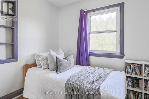 2326 Elm Tree Road, Kawartha Lakes, ON - Indoor Photo Showing Bedroom