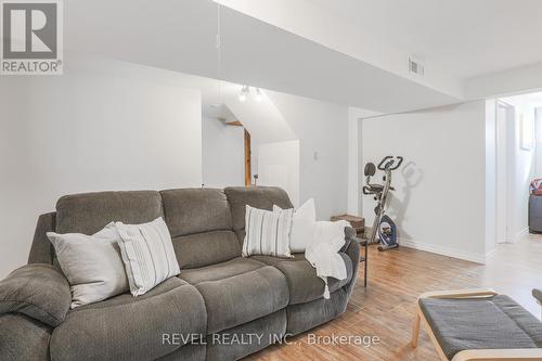 2326 Elm Tree Road, Kawartha Lakes, ON - Indoor Photo Showing Living Room