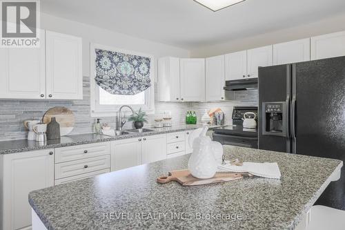 2326 Elm Tree Road, Kawartha Lakes, ON - Indoor Photo Showing Kitchen With Upgraded Kitchen