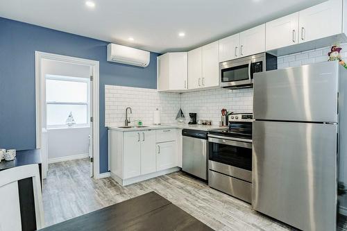 2 Dover Street, Dunnville, ON - Indoor Photo Showing Kitchen With Stainless Steel Kitchen With Upgraded Kitchen