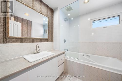 115 Santa Barbara Rd, Toronto, ON - Indoor Photo Showing Bathroom