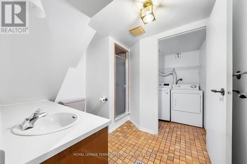 115 Santa Barbara Rd, Toronto, ON - Indoor Photo Showing Laundry Room