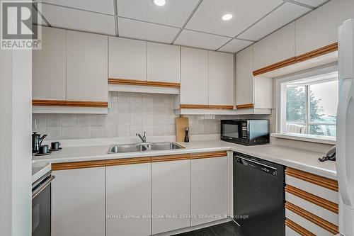 #405 -1225 North Shore Blvd E, Burlington, ON - Indoor Photo Showing Kitchen With Double Sink