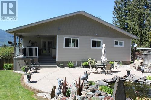 307 Nelson Avenue, Nakusp, BC - Outdoor With Deck Patio Veranda