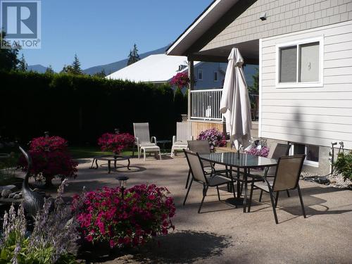 307 Nelson Avenue, Nakusp, BC - Outdoor With Deck Patio Veranda