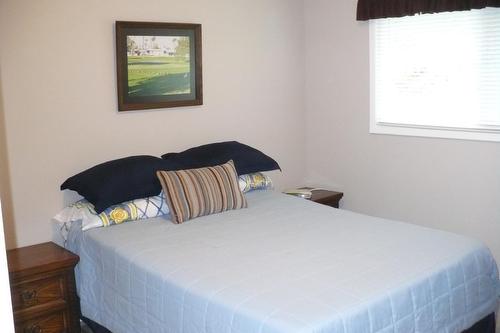 307 Nelson Avenue, Nakusp, BC - Indoor Photo Showing Bedroom