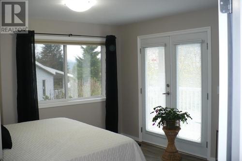 307 Nelson Avenue, Nakusp, BC - Indoor Photo Showing Bedroom