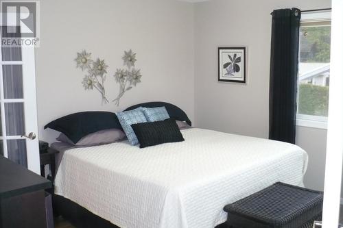 307 Nelson Avenue, Nakusp, BC - Indoor Photo Showing Bedroom