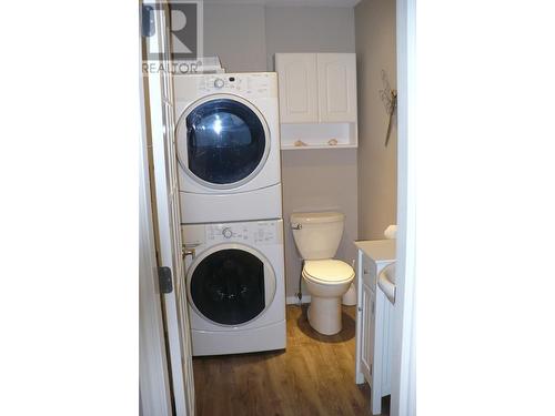 307 Nelson Avenue, Nakusp, BC - Indoor Photo Showing Laundry Room